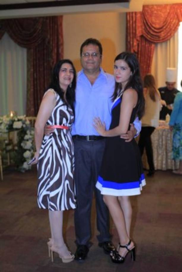 Lizeth, Edgard y Claudia Bueso.