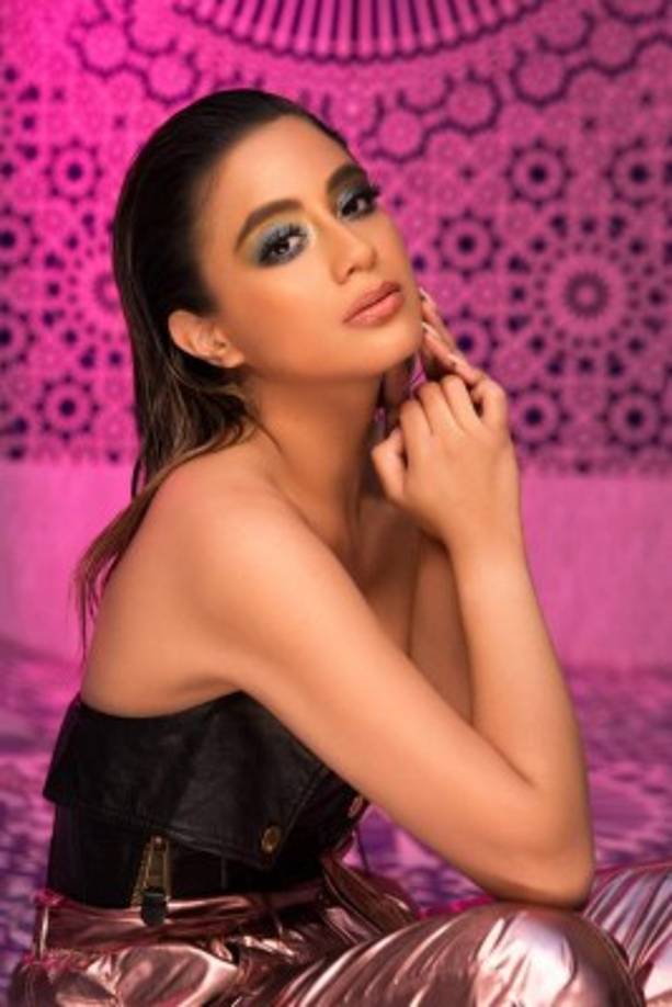 “No sé, creo que más bien tienes que ser tú misma y lo comparto. Y o lo respetan, o no. Pero todos lo han respetado, lo que es asombroso. Mucha gente respeta las cosas que a veces te da nervios compartir. Pero he aprendido que si hablo por mí misma, la gente lo respetará. Es increíble sentir ese respeto. Nunca he sentido ninguna presión y eso ha sido la mejor parte de todo”, explicó.