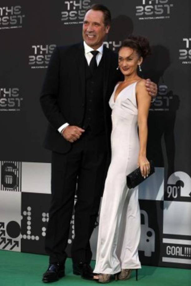 El ex portero de Inglaterra y Arsenal, David Seaman junto a su esposa Frankie Poultney.