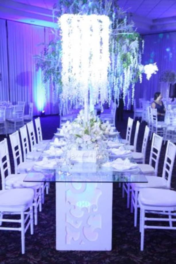 Fantasía invernal. Las mesas imperiales engalanaron la cita.