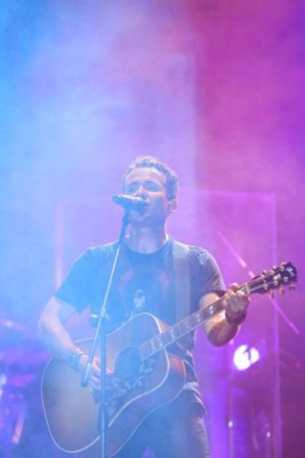 El emblemático cantautor interpretó canciones que han sido parte de los cinco exitosos trabajos discográficos que ha grabado durante estos años y dos trabajos especiales que realizó en 2014 y 2015.<br/>