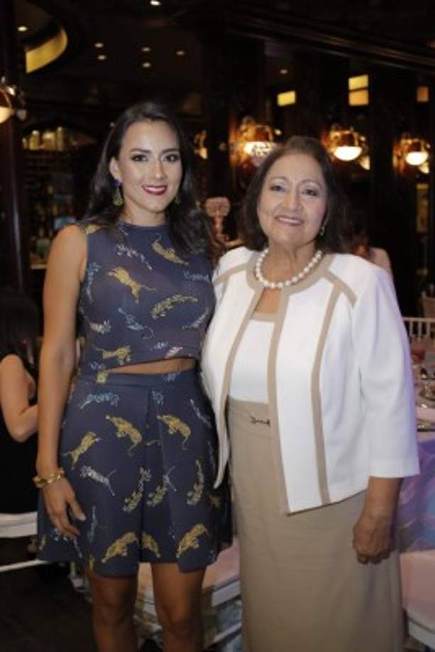 Xochilt Yuja y Sonia López.