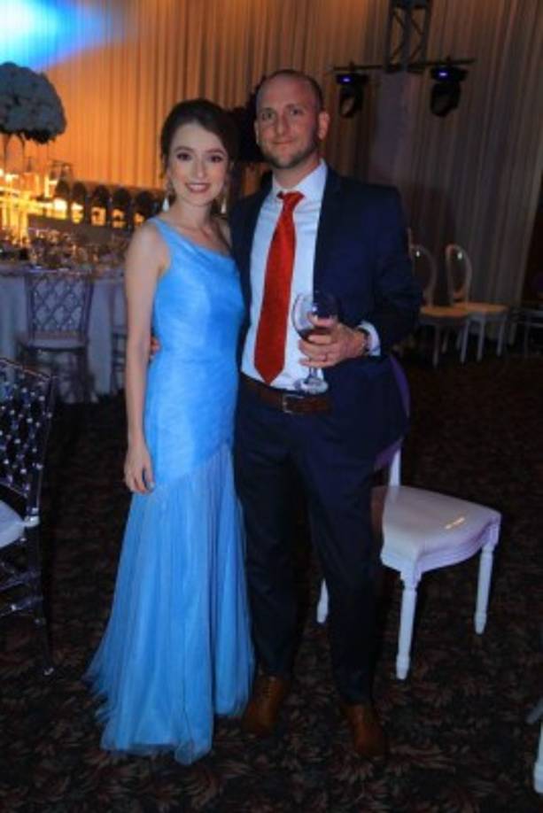 Victoria y Jake Thompson.