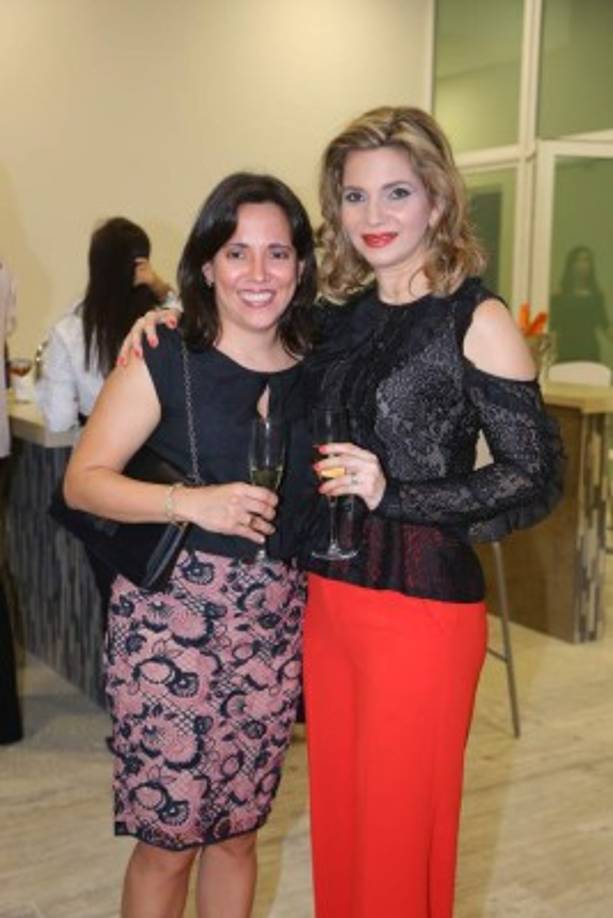 Larissa Paredes y Karla Ayala.