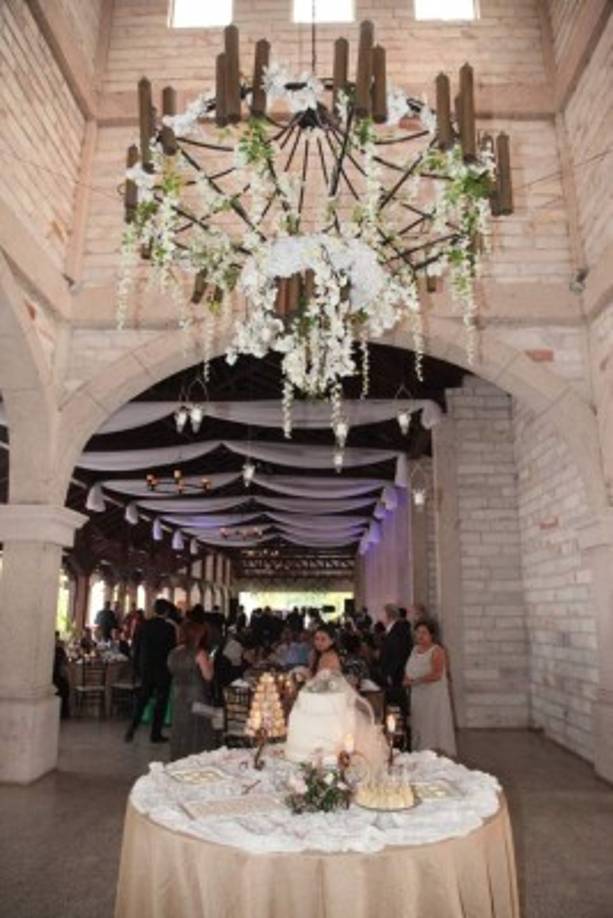 En un acogedor pasillo aconteció la espléndida recepción.