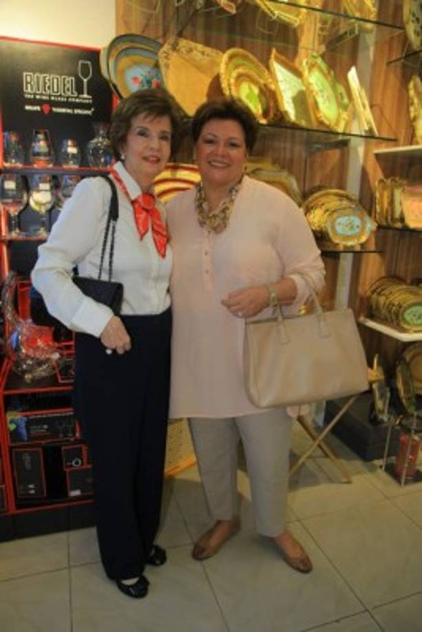 Las consuegras Nenette Medina y Rina Medina.