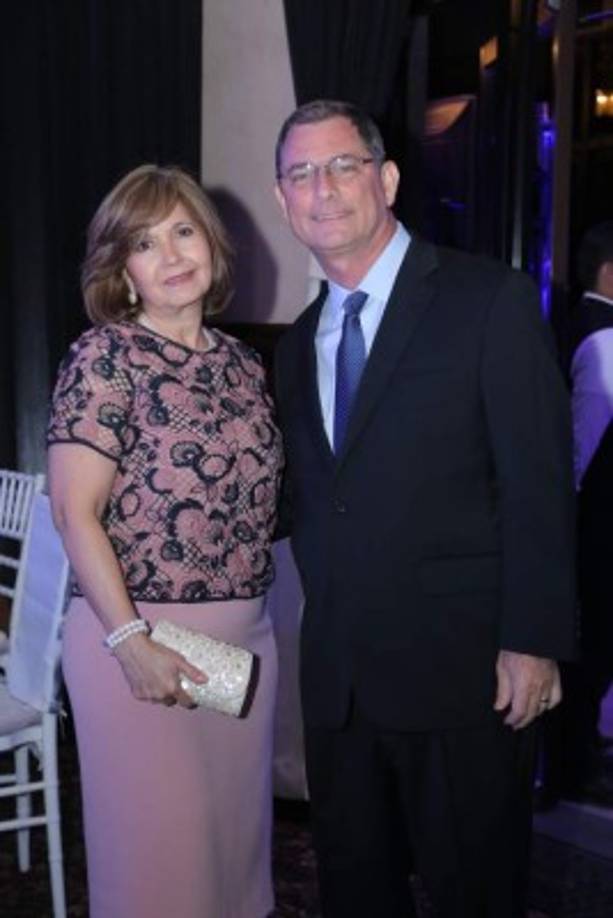 Connie y Geovani Yuja