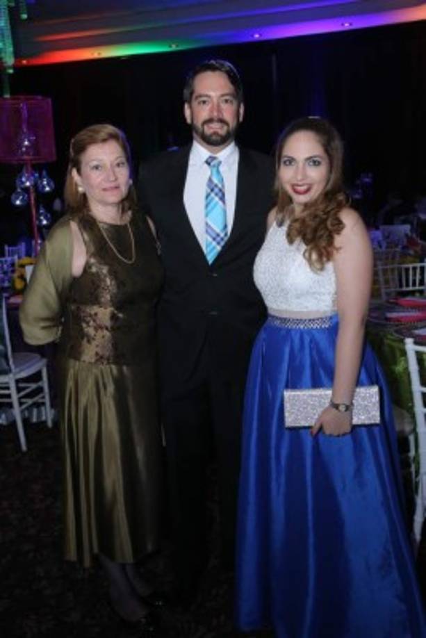 Lizeth, Rodrigo y Karol Agüero