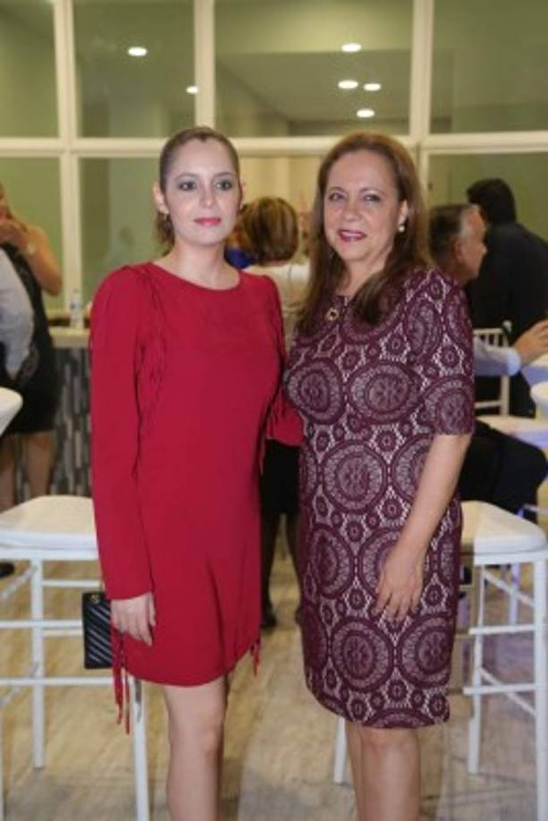 Marisol y Lesly Orizola.