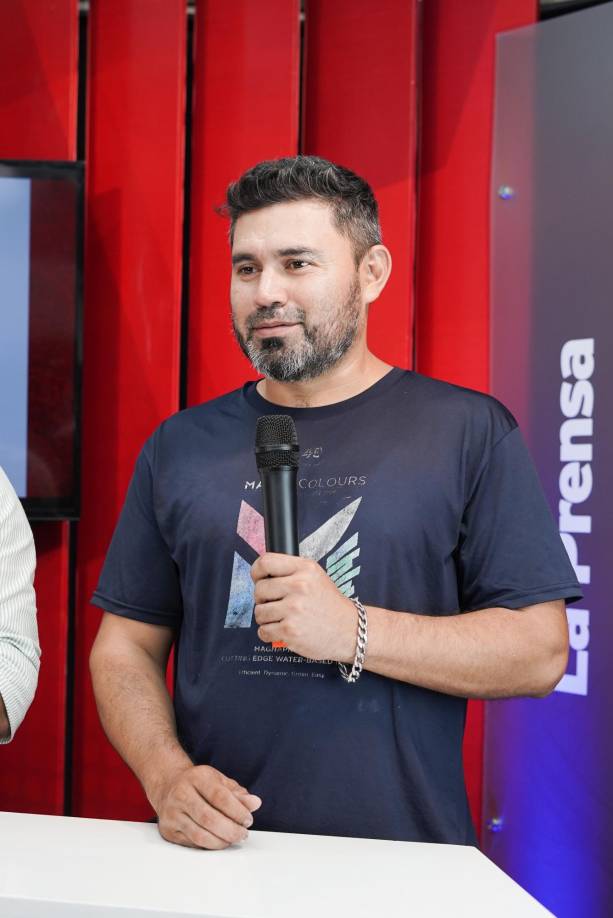 Jose Luis Rodríguez, originario de Choluteca, confesó a LA PRENSA que se siente súper orgullo de formar parte de este proyecto, ya que es un amante de pintar.