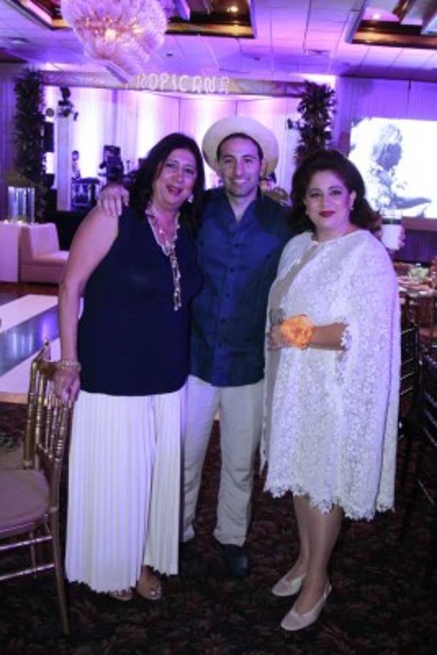 Elena y William Srouji con Martha Canahuati.