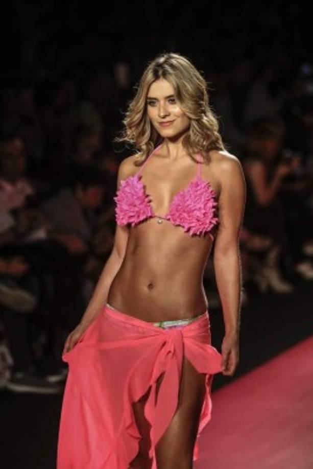 En los tres días de pasarelas y muestras de moda se destacarán vestidos de baño, tendencias románticas y las colecciones para final de año.