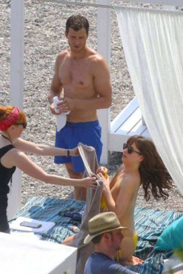 Dakota Johnson no tiene ningún pudor para desnudarse y hacer sus escenas. Pero sí declaró que le molesta que enfoquen sus entrevistas en un tema personal de índole sexual.