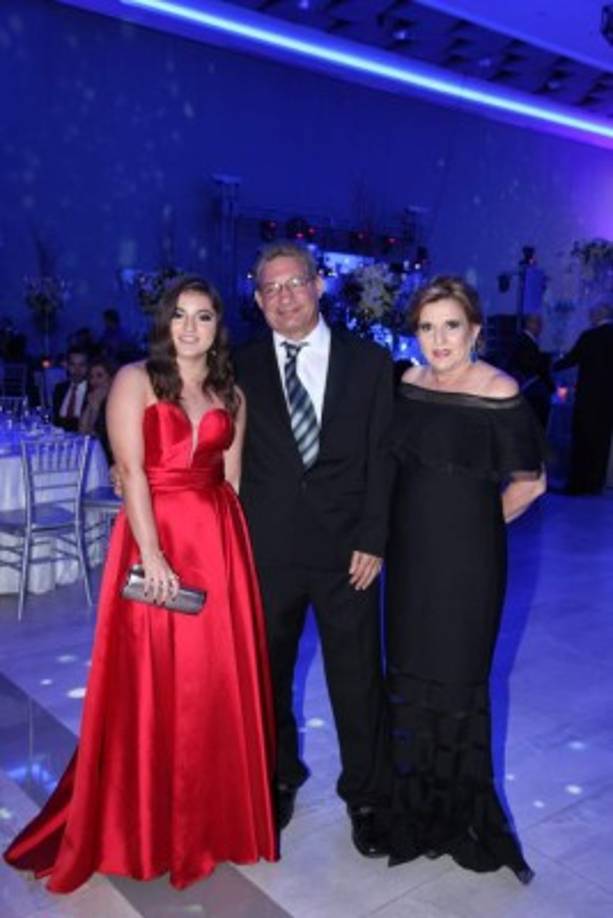 Isabel, Luis Fernando e Isabel Rivera.