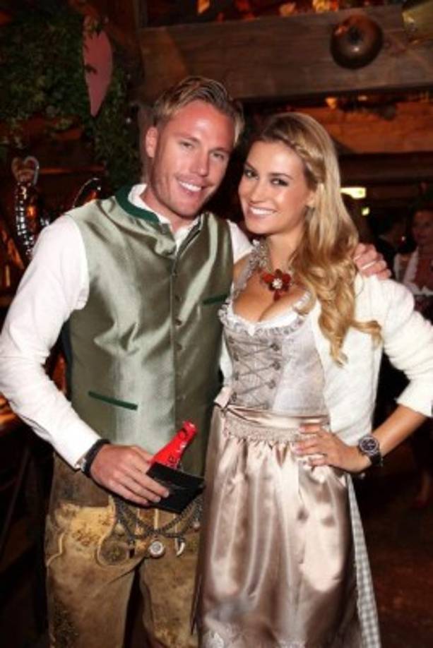 Christian Lell, ex Bayern Múnich, puso en sus página de Facebook unas supuestas conversaciones entre Mesut Özil y su novia Melanie Rickinger.