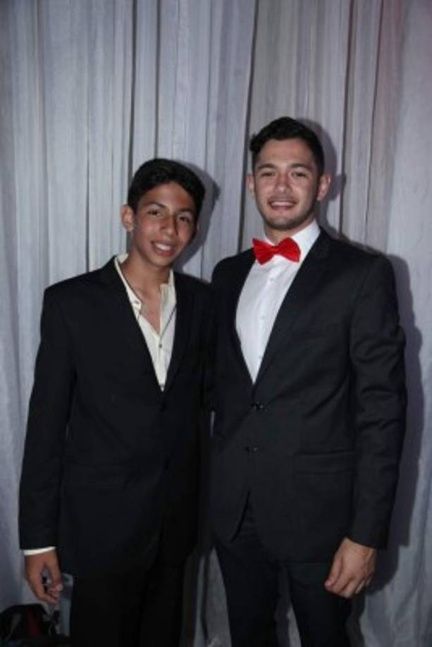 Yeshua y Thor Morales.