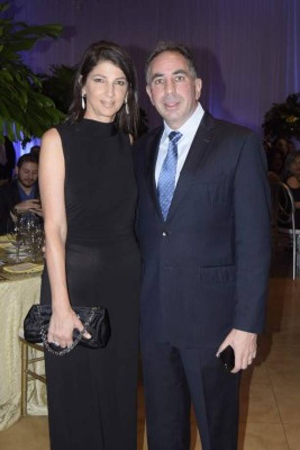 Mary Ann y Camilo Kafati.