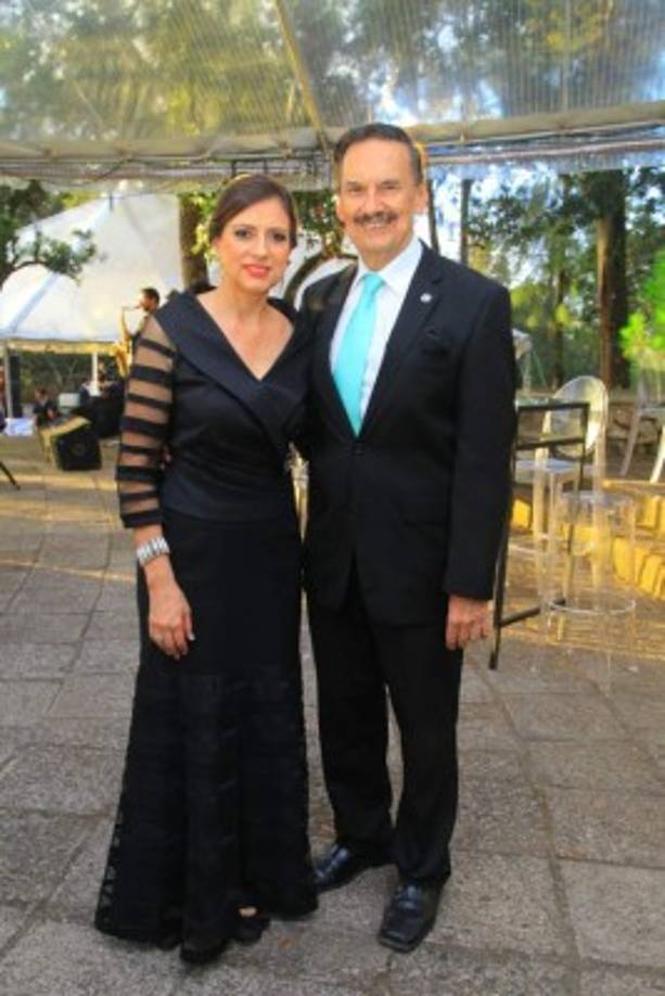 María Antonieta y Roberto Bográn.