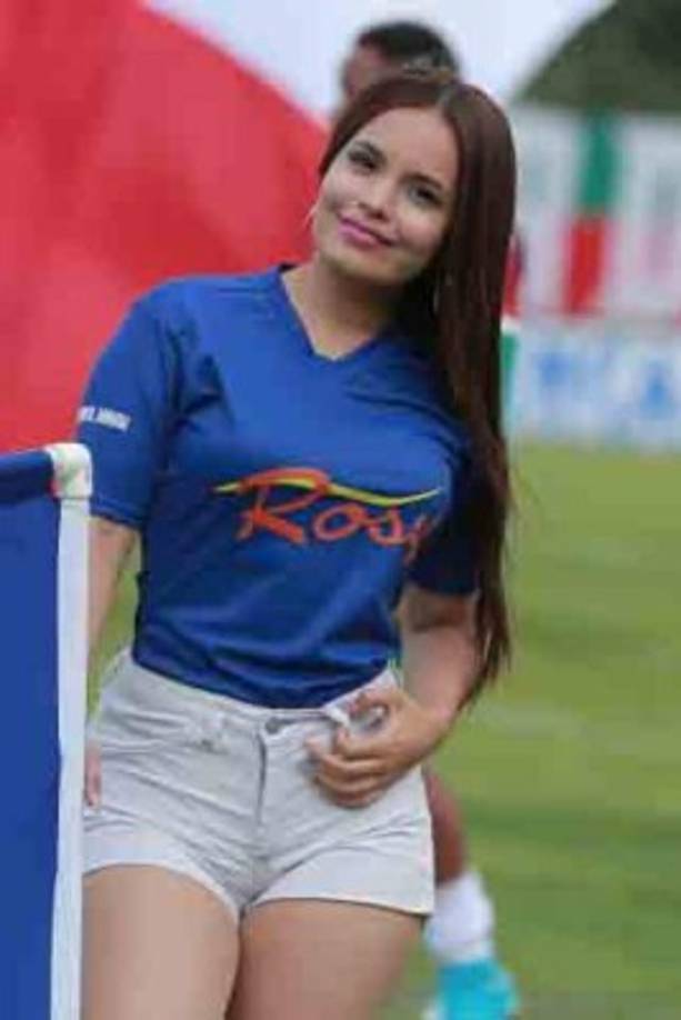 Yulia Posas, la chica nacida en Israel, llegó al estadio Yankel Rosenthal y disfrutó de un buen partido.