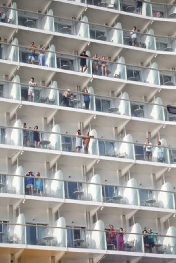 La llegada de cruceristas es muy importante para la economía de la isla hondureña.