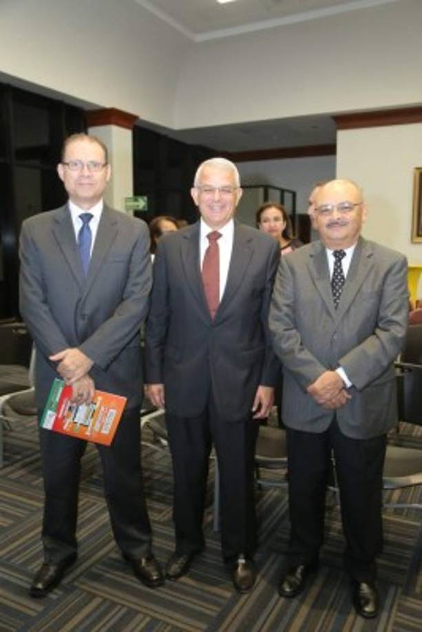 Ernesto Lardizábal, Ramón Bueso y Juan Murillo.