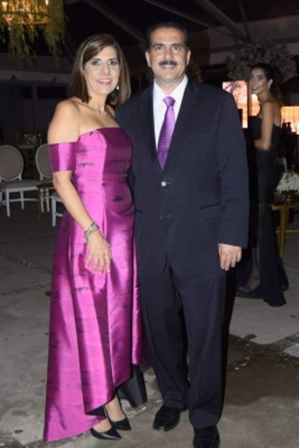 Así de guapos llegaron Maritza y Jorge Panayotti.
