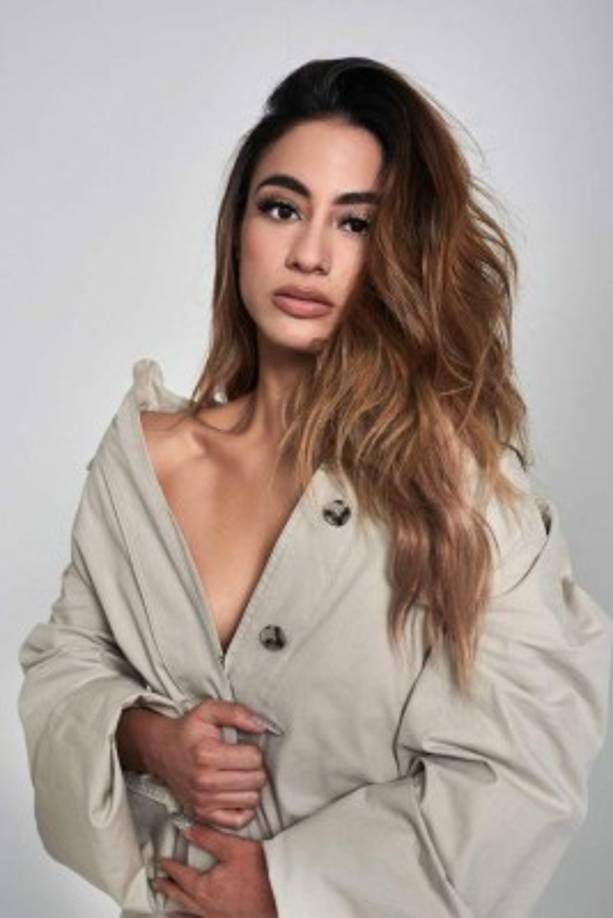 La cantante también mencionó si su decisión ha traído algún tipo de presión o no, en sus anteriores relaciones sentimentales.