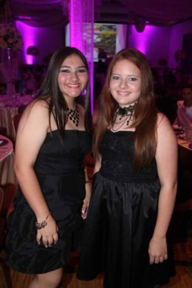 Michelle y Mía Montoya.