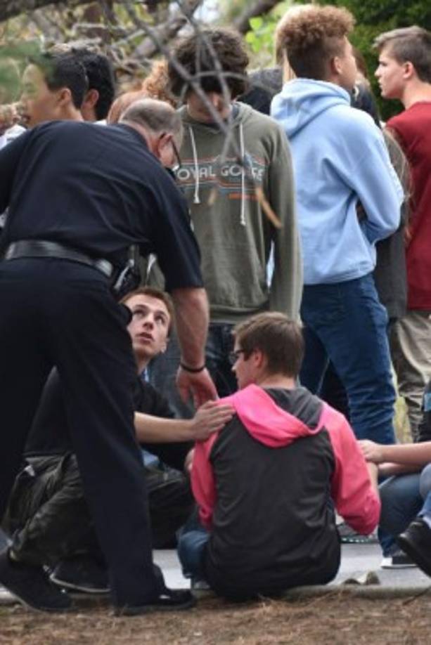 Por el nuevo entrenamiento 'estilo militar', dijo la uniformada, el personal policial pudo comenzar a prestar primeros auxilios a las víctimas de manera inmediata, antes de que los paramédicos se hicieran cargo de esa tarea.