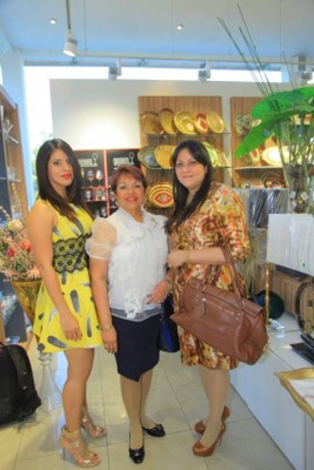 Alexa, Santa y Mercedes Euceda.