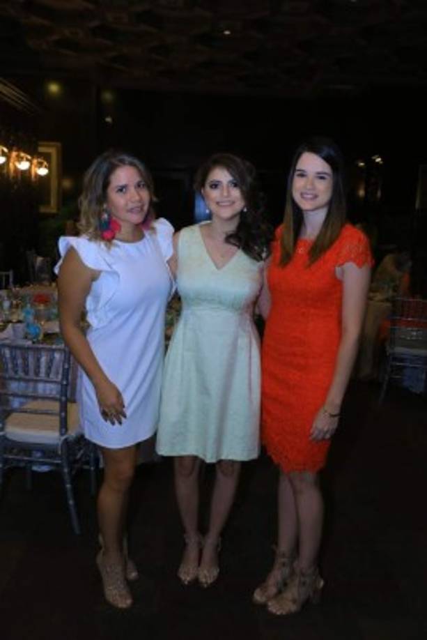 Alejandra Grande, Carla Milla y Ana Luisa Theresin.