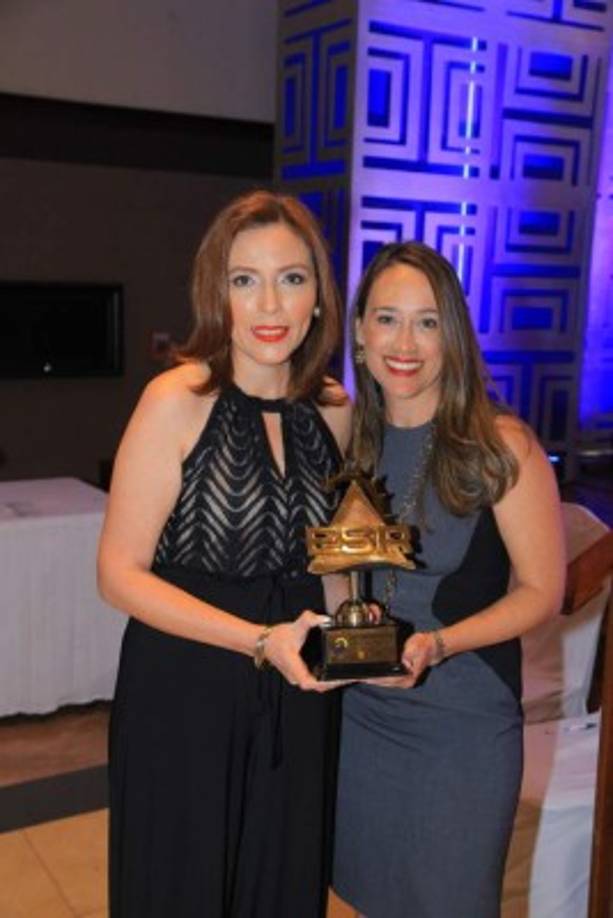 Nidia Manzanares y Diana Berkeley.