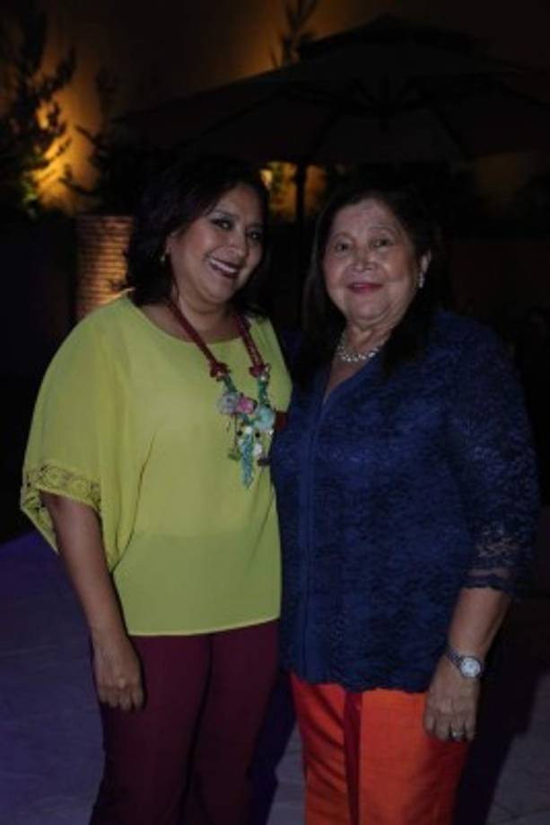 Mirna y Paquita Carrión.