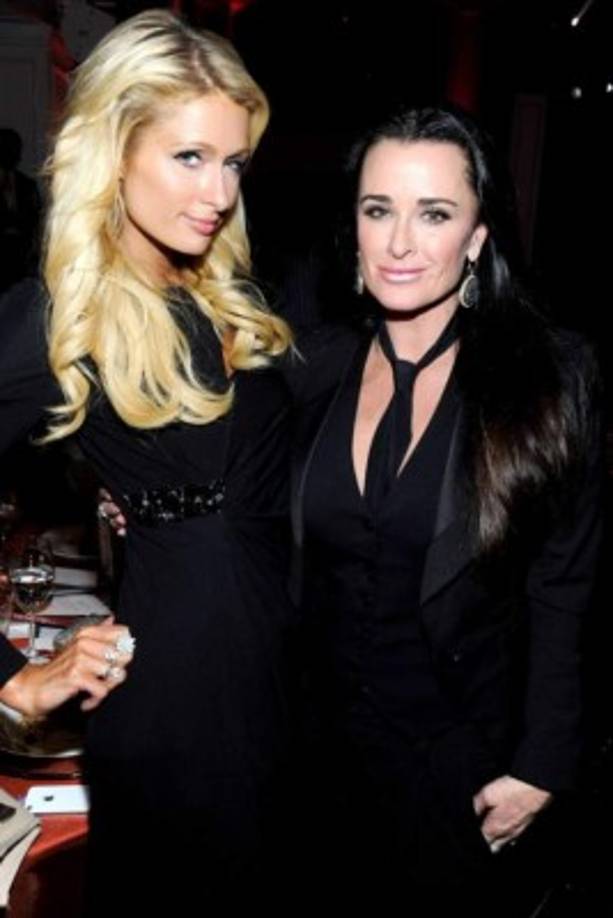 Kyle es media hermana de Kathy Hilton, la madre de Nicky y Paris Hilton. Lo que la hace tía de las famosas hermanas.<br/>