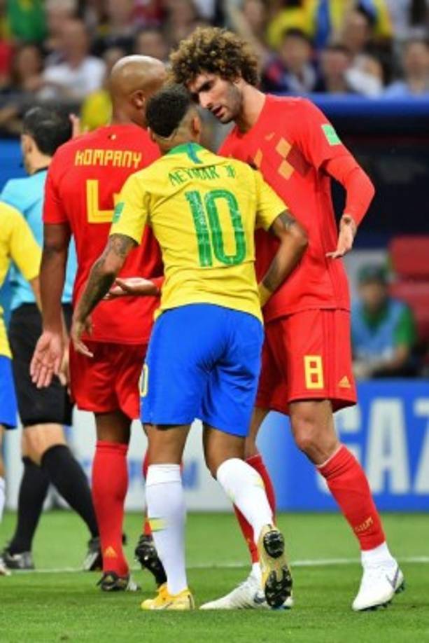Neymar tuvo una bronca con el 'gigante belga' Marouane Fellaini. <br/>