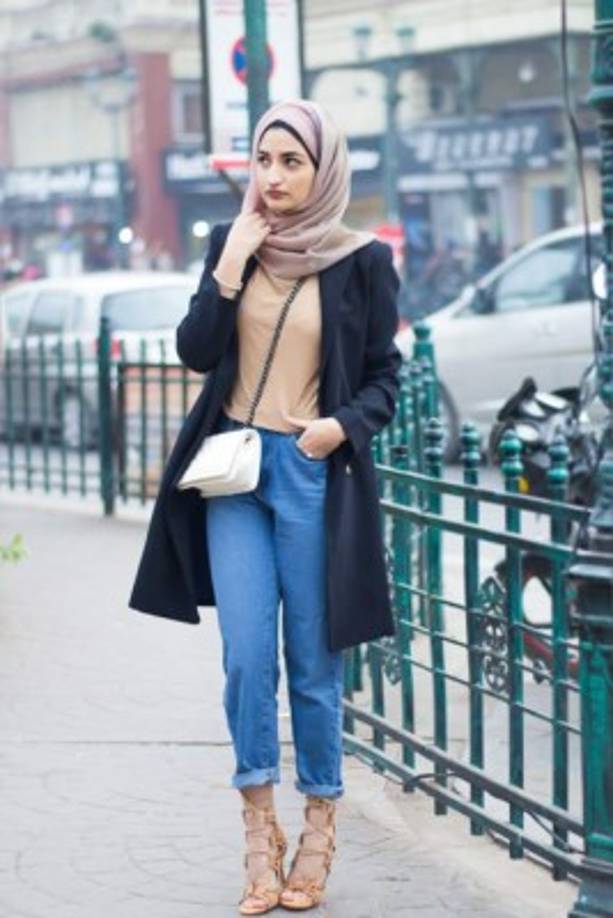 10. Pantalones y tacones: Las mujeres no pueden utilizar pantalones, aunque se lleven bajo el burka. Además se prohíbe que lleven zapatos altos, que pueden producir sonido al caminar (un varón no puede oir los pasos de una mujer).<br/>