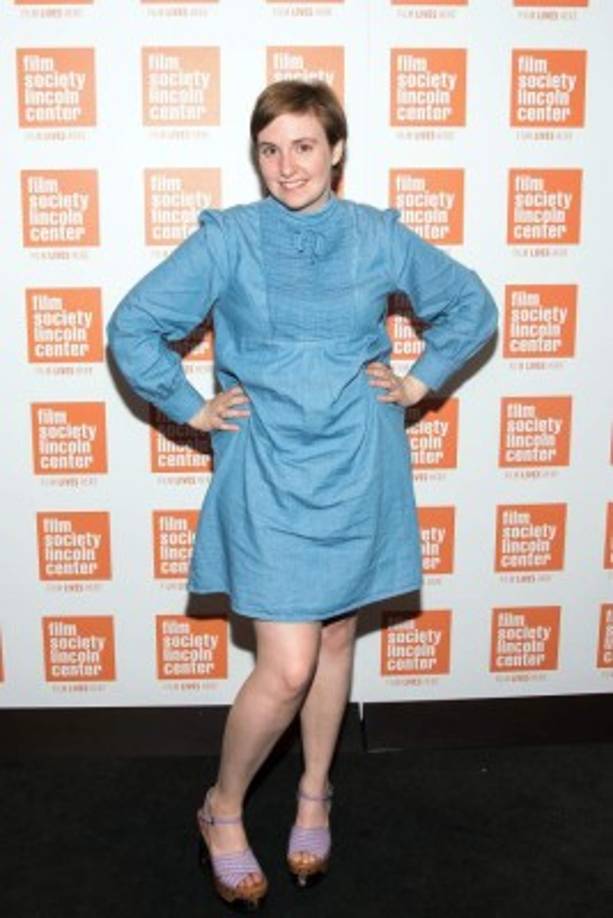 'Tengo que quitarme los zapatos, amigos': Lena Dunham.