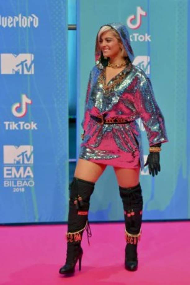 Para muchos internautas, la cantante Bebe Rexha, lució espectacular, pero no todos piensan lo mismo, varios han criticado el atuendo de la estadounidense.