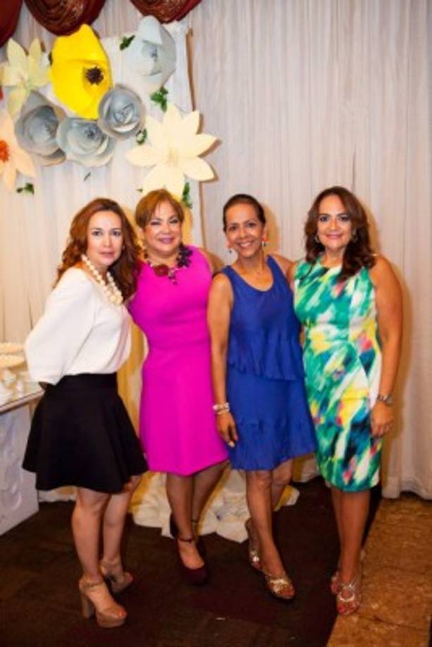 Sandra Kafati, Pamela Vaquero, Lorette Kawas y María Elena López.