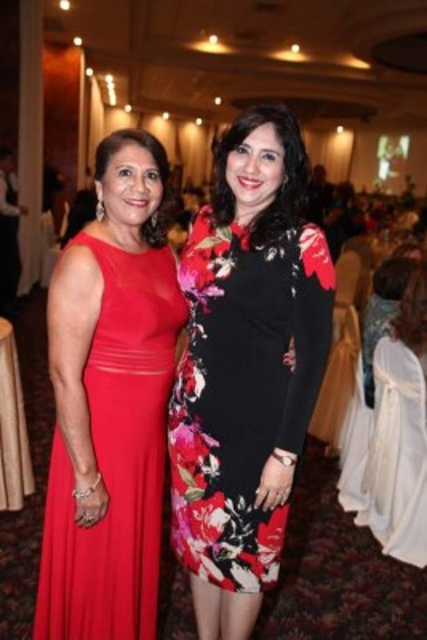 La presidenta IWC Vilma Karow y Tesla Callejas.