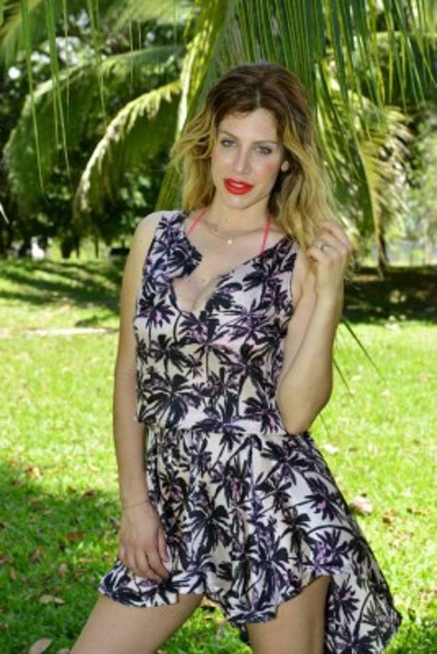 Paola Caruso es actriz, cantante y bailarina. Esta italiana, que fue finalista de Miss Italia en 2003, jugará con ventaja, ya que quedó cuarta el año pasado en la versión italiana del concurso, L’Isola Dei Famosi.