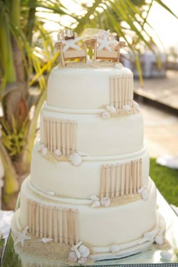 El pastel creado en la capital y llevado a Roatán.