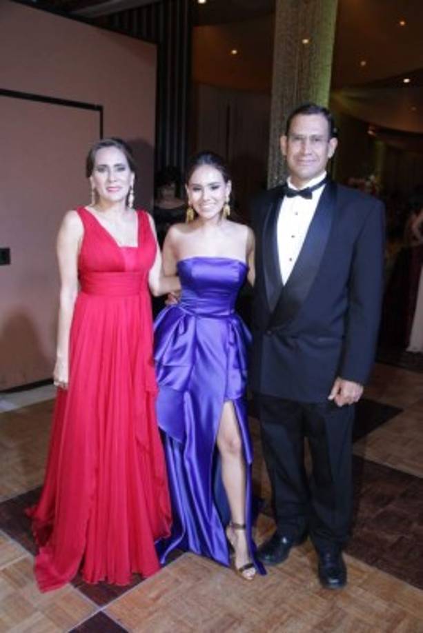 Lucía, Graciela y Gundermaro Castillo.