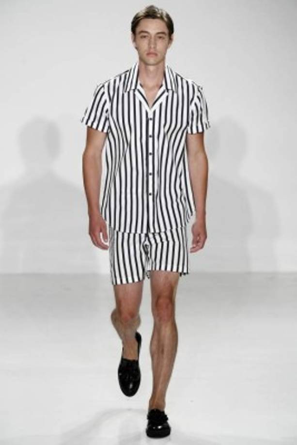 Infaltable será su emblemático apellido Campos estampado en una pieza con influencia Art Déco.