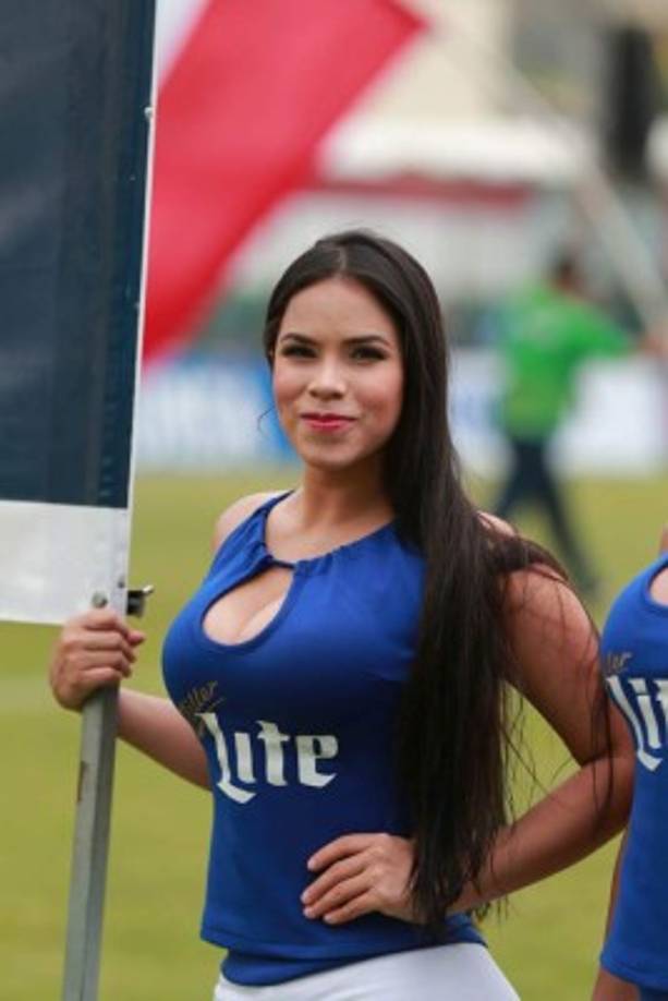 Una de las más atractivas modelos que ha llegado esta tarde al Yankel.