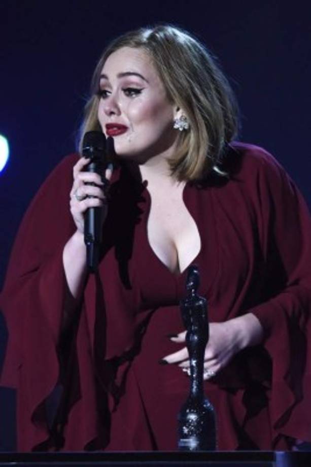 'Gracias por quererme de la forma en la que lo haces y gracias por nuestro hijo', añadió mientras las lágrimas mojaban su cara.