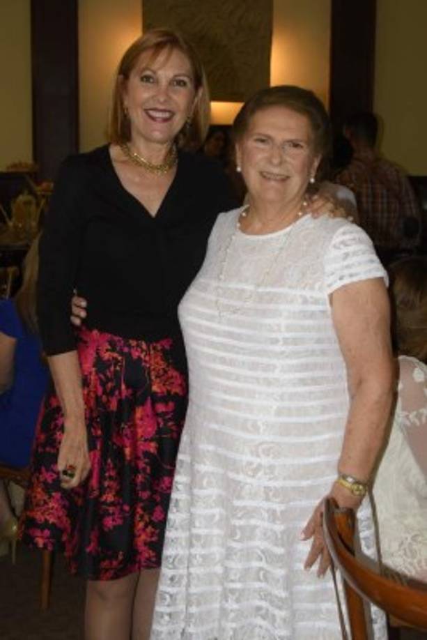 Zobeida Saybe y Alicia Larach.