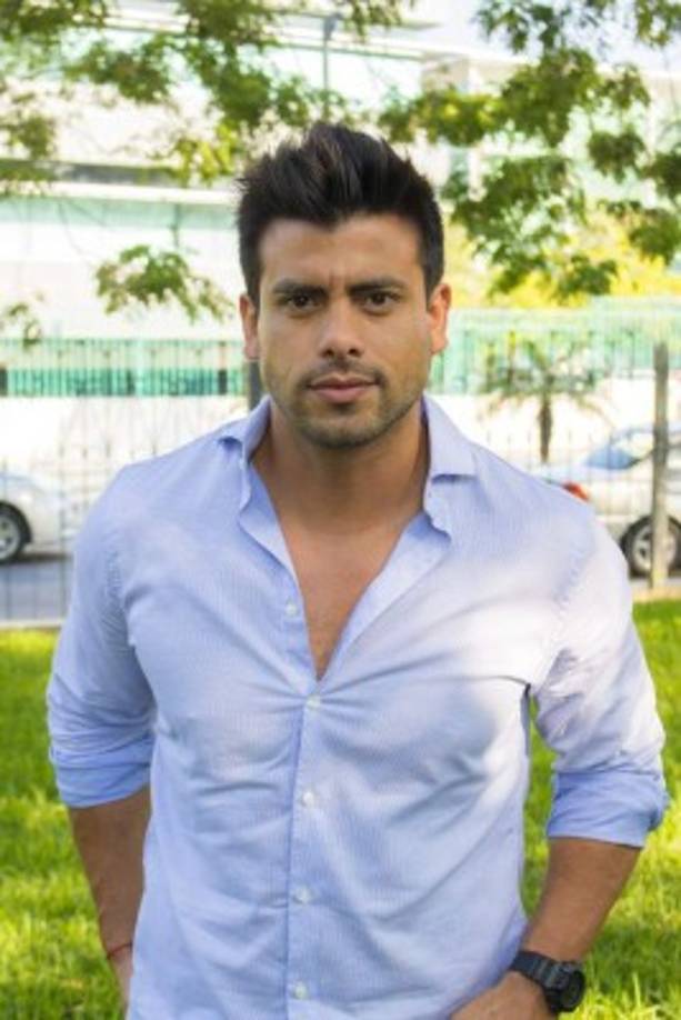 El presentador Efraín Ruales, de 36 años, una de las figuras más carismáticas del canal Ecuavisa, fue atacado por desconocidos cuando se desplazaba del gimnasio a su casa en Guayaquil, Ecuador.