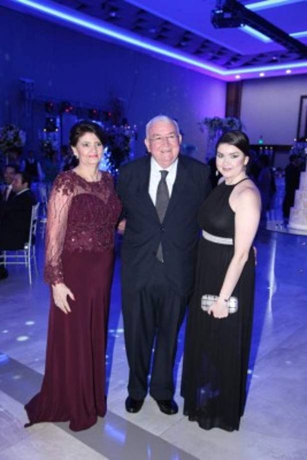 Sorina, Norman y Diana Álvarez.