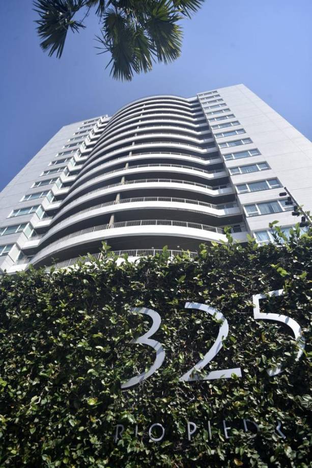 Edificio 325 en barrio Río de Piedras.